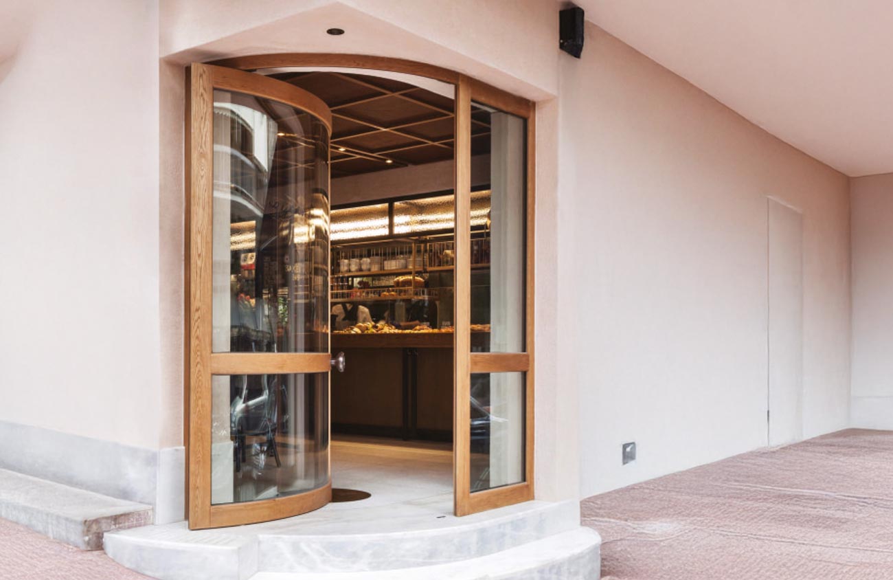 Serramenti curvi in pianta